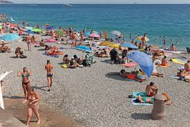 La ville de nice dispose sur sa plage de galets le long de la promenade des anglais des plages privées pour vous restaurer ou profiter simplement certaines plages très anciennes sont devenues des institutions : Ruhl Plage Nice France Ruhl Plage 17 08 2018 15h59 Ruh Flickr