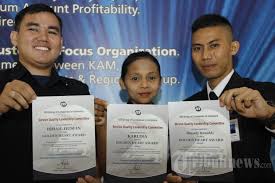 Maybe you would like to learn more about one of these? The Best Employee Golden Heart Award Iss Foto 1 1651792 Tribunnews Com Mobile