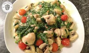 Spinatpfanne Mit Cherrytomaten Paleo Rezepte Rezepte Abendessen