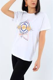 24 95 Tl Beyaz Duble Kol Baskili Tisort 29273b Modamizbir 2020 Tisort Moda Tisort Modelleri