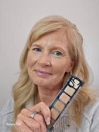 What are the best features of Senegence concealers?