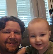 does anyone else remember hitmontop having 3 legs? Or is that just  something iv made up? mandela affect?