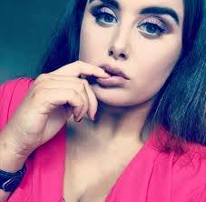 Eva Breen's Instagram, Twitter & Facebook