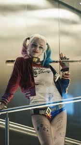 When the squad was given their old equipment, she almost brought the mallet to midway city with her but chose to bring her baseball bat instead. Pin On Harley Quinn