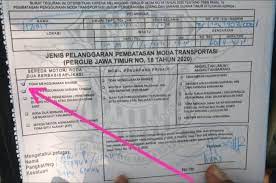 Surat tilang warna merah ditujukan kepada pelanggar yang tidak terima atas kesalahan yang dituduhkan. Pemotor Mesti Tahu Di Surat Tilang Ada Kolom Baru Bagi Pelanggaran Tidak Pakai Masker Dan Sarung Tangan Ada Sanksi Dan Denda Semua Halaman Gridmotor Id