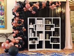 Backdrop Black And Rose Gold Party Theme Strong Yet Beautiful Colors Rose Gold And Black Festa De Aniversario Decoracao Decoracoes De Festa Pretas Baloes Pretos