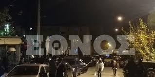Πυροβολισμοί από ενόπλους σε εμπορικό κέντρο στο ναϊρόμπι, την πρωτεύουσα της κένυας, έχει προκαλέσει τον τραυματισμό τουλάχιστον δύο ανθρώπων, έγινε σήμερα γνωστό από αυτόπτες. Vd Gcugms Em5m