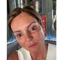 Lindsay Hurst's Instagram, Twitter & Facebook