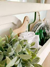 Mar 27, 2021 · the board has an angled surface that allows juices and crumbs to roll down to collect against a high rim. 5 Ways To Style A Cutting Board In The Kitchen Cutertudor