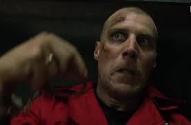Keganasan gandia yang berupaya untuk menggagalkan perampokan menjadi momok menakutkan untuk para anggota karena kepiawaian pria ini dalam menggunakan. Netflix S Money Heist Fans Call Out Plot Hole With Gandia S Escape In Season 4 After Gory Thumb Dislocation Scenes