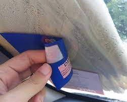 Kesan yang lama tinggal begitu sahaja. Mudahnya Nak Tanggalkan Gam Pelekat Road Tax Lama Guna Kain Air Panas Je Mingguan Wanita