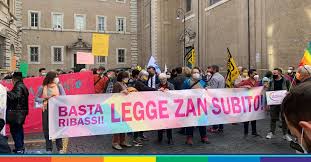 Molto partecipata la manifestazione che si è tenuta ieri in piazza bra a sostegno del ddl zan contro l'omotransfobia. Ddl Zan Ieri A Roma In Piazza Per La Legge Foto