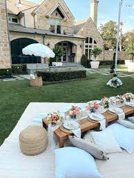 This Pop Up Picnic Company S Al Fresco Events Are Made For Social Distancing D Magazine Backyard Dinner Party Picnic Decorations Picnic Birthday