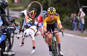 In my opinion, i sprinted in a completely straight line, i started complete on the right on the barriers, and he just tried to create space for himself, and for me. Flandern Rundfahrt Mathieu Van Der Poel Bezwingt Wout Van Aert