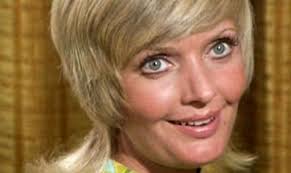 Beloved 'Brady Bunch' Mom Florence Henderson Dead at 82