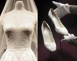 A Close Up Of Princess Kate S Wedding Dress And The Shoes She Wore For Her Wedding To Princ Kate Middleton Wedding Dress Kate Middleton Wedding Wedding Dresses