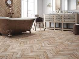 Auch fliesen in betonoptiken passen heute gut in den landhausstil. Fliesen Sale Landhaus Fliesen Wohnen Mit Rustikalem Charme Du Suchst Fliesen Im Gemutlichen Landhausstil Da Haben Wir Mit Unserer Neuen Fliese Troya Genau Das Richtige Fur Dich Die Gemutliche Holzfliese
