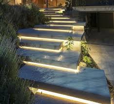 Betonplatten Asymmetrisch Velegt Mit Led Beleuchtung Asymmetrisch Beleuchtung Betonplatten Led Mit Velegt Melissa In 2019 Moderne Gartenentwurfe Beleuchtung Garten Und Moderner Garten