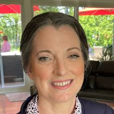 Will white sfo stay white or yellow over light wood?