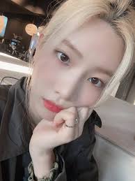 Loona 𝙳 𝙸 𝙰 𝚁 𝚈