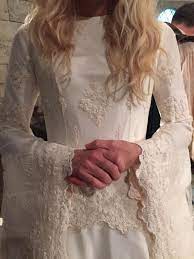 Once Upon A Time Emma Ball Gown In Camelot Google Search Swan Dress Beautiful Costumes Costume Design