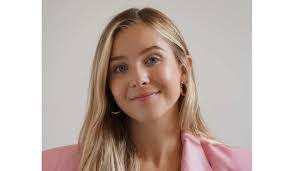 Elyse Perez's Instagram, Twitter & Facebook