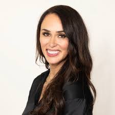 Lisa Steelman's Instagram, Twitter & Facebook