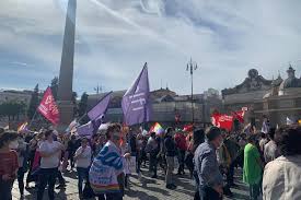 In piazza montecitorio è andata in scena la protesta contro la proposta di legge zan. Ddl Zan A Roma La Manifestazione Con 120 Realta Si All Approvazione