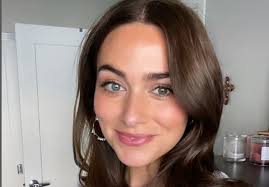 Natalia Dillon's Instagram, Twitter & Facebook