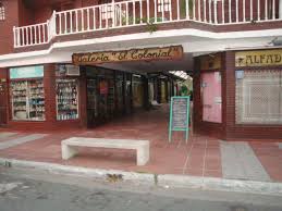 Existe una línea de colectivos que recorre la ciudad transporte municipal del tuyu, existen dos internos uno que sale desde la terminal de omnibus de san clemente del tuyu y finaliza su recorrido el puerto de san clemente y el otro interno, realiza el mismo recorrido pero extiende su recorrido hasta el acceso a gral. Local 2 N 7371 Galeria El Colonial Local En Mar Del Tuyu