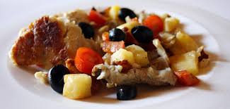 Un delizioso finger food perfetto per una cena informale tra amici o per un buffet. Filetti Di Merluzzo In Padella Con Patate Pomodorini E Olive Nere