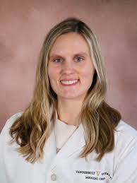 Kayla Raines's Instagram, Twitter & Facebook