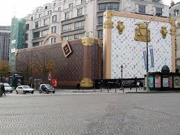 Louis Vuitton Store Paris Coolest Store I Have Ever Seen On The Champs Elysee Louis Vuitton Store Louis Vuitton Artsy Mm Vuitton Handbags