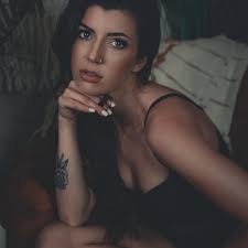 Sara Reimer's Instagram, Twitter & Facebook