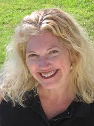 Lisa Dearman's Instagram, Twitter & Facebook