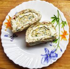 лаваш с крабовыми палочками и плавленым сыром и огурцом Sochnyj Rulet Iz Lavasha S Krabovymi Palochkami I Yajcom Recept S Foto Poshagovo