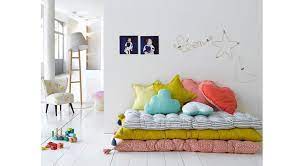 Autre solution pour aménager un coin chambre dans un studio, le lit escamotable. 15 Idees De Jolis Coins Lecture Pour Les Petits