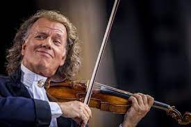 André Rieu. "Mi sueño más grande es tocar en la luna" - LA NACION