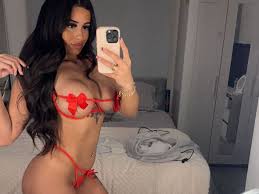 Sophiaboox (21 YO woman) XXX hot live cam sex show - Chat and webcam sex  with Sophiaboox