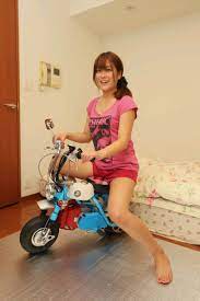国友愛佳 3 20 3rddvd発売 on twitter cafe racer honda scooter girl vespa girl