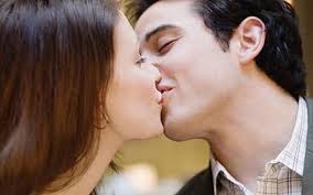 Dating Tips Corner: Kissing Tips on a Date