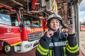 Im chempark leverkusen ist es am dienstagmorgen aus unbekannter ursache zu einer explosion gekommen, gab die betreiberfirma auf twitter bekannt. Feuerwehr Leverkusen Brandmeisterin Barbara Wehr Uber Den Beruf Und Die Herausforderungen Kolner Stadt Anzeiger