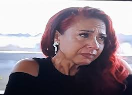 Hay un dicho que dice que " el amor y el interés fueron de paseo un día, y  pudo más el interés que el amor que le tenía"... creo que este es