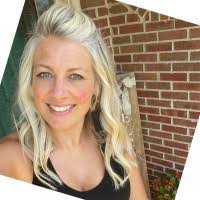 Amanda Mieczkowski's Instagram, Twitter & Facebook