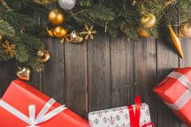 скачать обои на рабочий стол новый год 2018 бесплатно Download Pine Branches With Christmas Decorations On Wooden Boards With Gifts Underneath For Free Christmas Decorations Red Gift Box Holiday Wallpaper