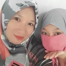 HARI 1: KAMPUNG PELANGI (KAMPUNG SEBERANG RAMAI), KUALA PERLIS Sebagai  salah satu usaha meningkatkan kesedaran tentang mengamalkan konsep 3R  (reuse, reduce, recycle), kampung nelayan ini telah diberi wajah baru  dengan penggunaan cat