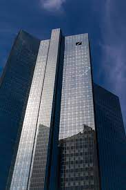 Die deutsche bank aktiengesellschaft (anhören?/i) ist das nach bilanzsumme und mitarbeiterzahl größte kreditinstitut deutschlands. Deutsche Bank Zentrale Frankfurt Foto Bild Architektur Deutsche Bank Hauptsitz Bilder Auf Fotocommunity