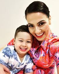 Amanda Crager's Instagram, Twitter & Facebook