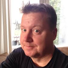 KILPAILU! Ja siitä kohta lisää. Mainittakoon vain ensin, että  koronatilanteen aiheuttaman kokoontumisvapauden riiston jälkeen eilen oli  se päivä kun saimme jälleen rivimme kasaan (kuvassa normaalista poiketen  rivi ei ole kasassa). Toimettomana tässä