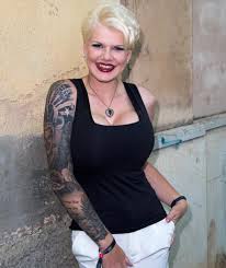Melanie melli müller is a german television personality, model and former pornographic actress. Melanie Muller So Geht Es Ihr Nach Dem Bandscheibenvorfall Leute Bild De